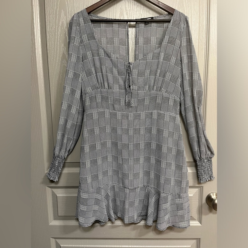 Black and white plaid mini, long sleeve dress. Fashion nova Size large